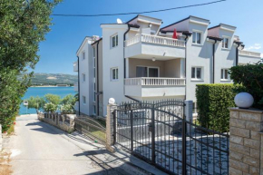 Отель Apartments Tokic  Трогир